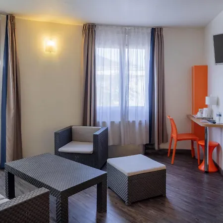 Noemys Toulon - Restaurant Avec Piscine Отель