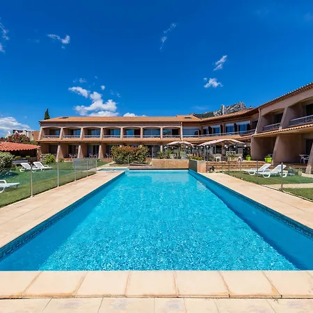 Отель Noemys Toulon - Restaurant Avec Piscine 3*