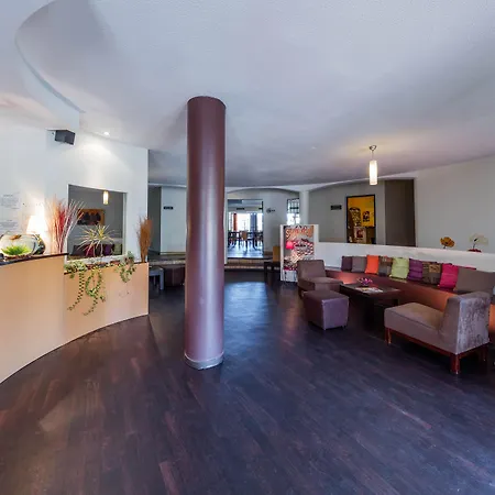 Отель Noemys Toulon - Restaurant Avec Piscine 3*