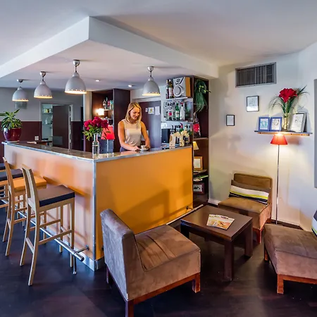 Отель Noemys Toulon - Restaurant Avec Piscine Ла-Валетт-дю-Вар