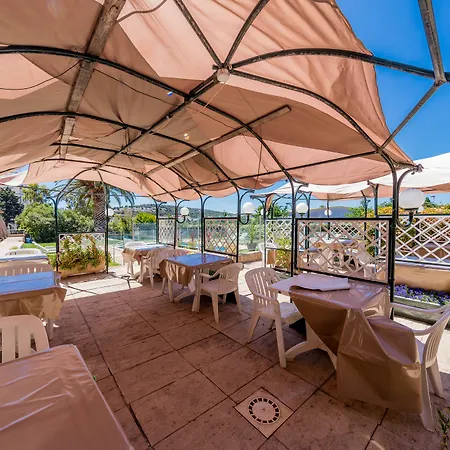 Noemys Toulon - Restaurant Avec Piscine