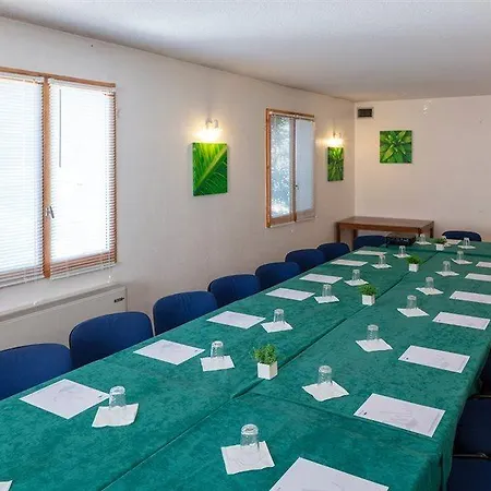 Отель Noemys Toulon - Restaurant Avec Piscine