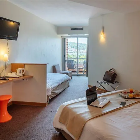 Отель Noemys Toulon - Restaurant Avec Piscine 3*