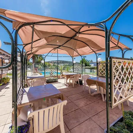 Noemys Toulon - Restaurant Avec Piscine Отель Ла-Валетт-дю-Вар