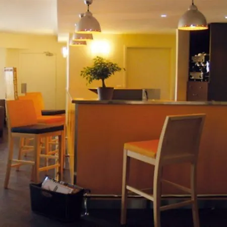 Noemys Toulon - Restaurant Avec Piscine Отель