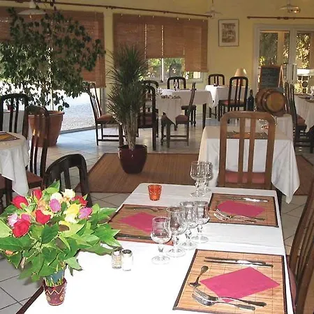 Noemys Toulon - Restaurant Avec Piscine Отель