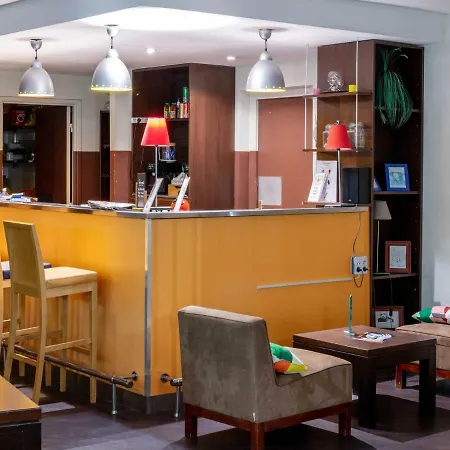 Noemys Toulon - Restaurant Avec Piscine Отель